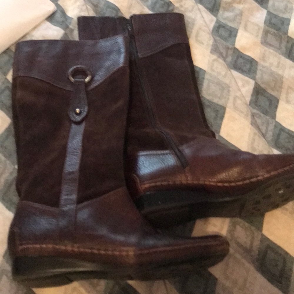 Naturalizer brown suede and leather boot.